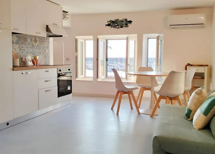 Aura Exclusive Fronte Mare Форио